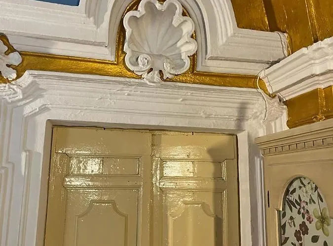 Antico Oratorio Dei Razza * Сермонета