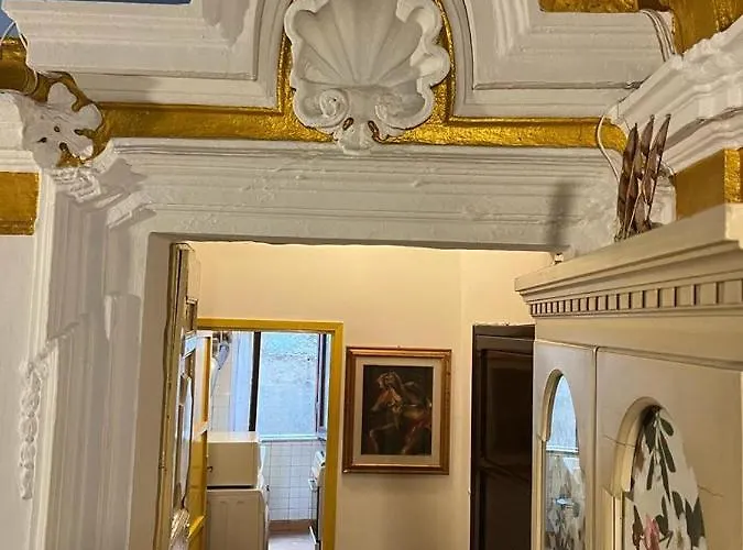 Antico Oratorio Dei Razza * Сермонета